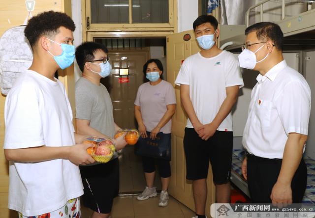 “苹”安“橙”才 广西大学行健文理学院用心用情关爱学子成长