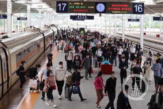“五一”假期首日 铁路部门加开重联29.5对渝万动车