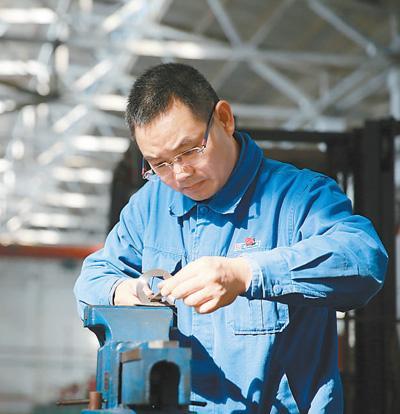 弘扬劳模精神 凝聚奋进力量
