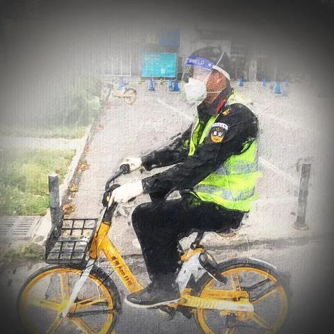 致敬！过去的一个月，他们在上海马路上骑车飞奔……