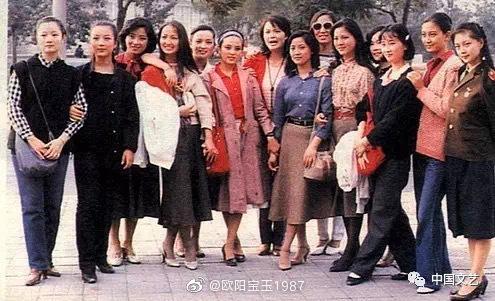 87版《红楼梦》35周年，“贾宝玉”扮演者欧阳奋强发文：当年播出后毁誉参半