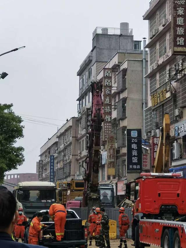 记者探访长沙房屋倒塌事发地，违建现象严重