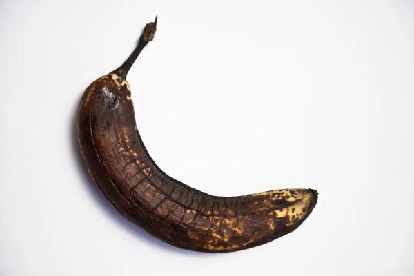 香蕉长黑点，是坏了不能吃？这样能保存一周
