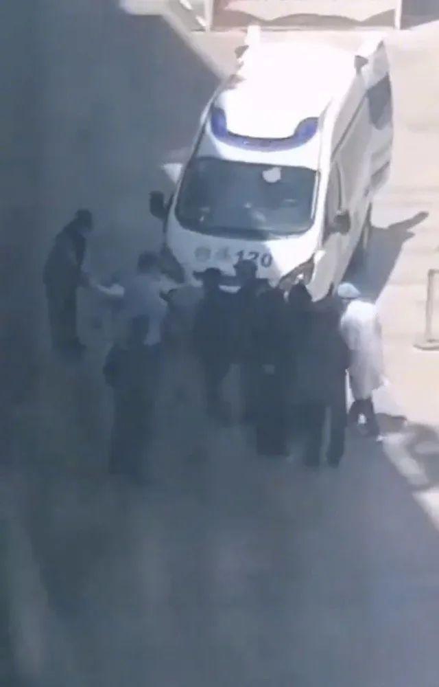与女教师在校内肢体冲突，男副校长被免职