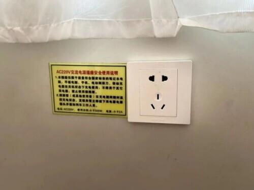 火车卧铺是不是可以充电(火车软卧有充电插座吗)