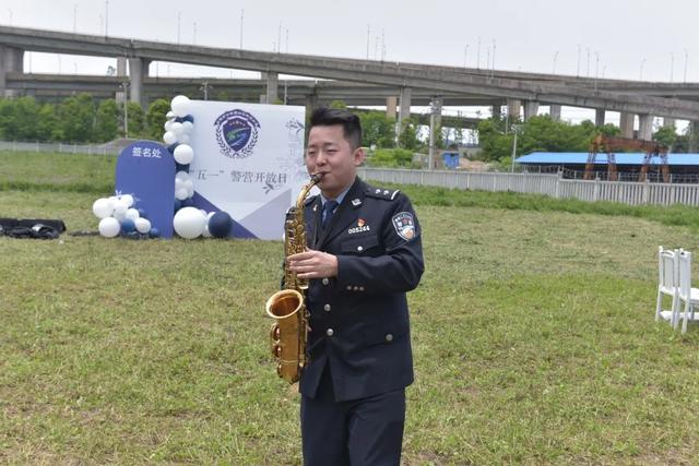 警属进警营 共度五一节