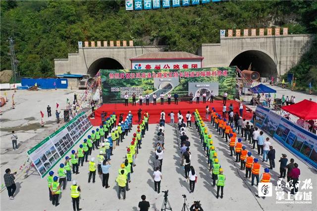 安石隧道双幅贯通 云南这条高速年内建成通车指日可待
