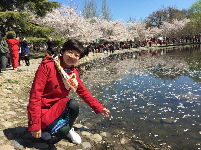 战“疫”一线：东城区城管委下沉干部张玲在封控区当楼长服务居民