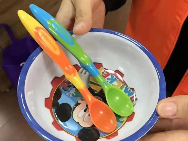 在这个特殊母亲节，每一个逆行的身影，都是妈妈的模样