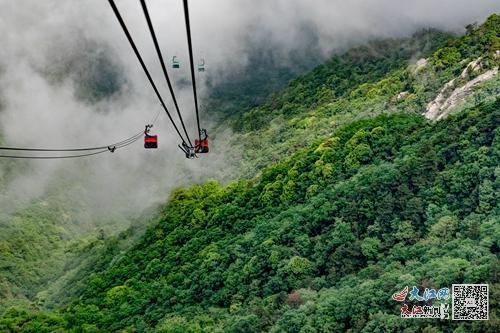 庐山：索道穿越云海（组图）