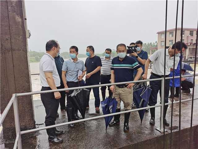 区委书记刘建俊到滨江河、马安头电站督导检查强降雨防御工作