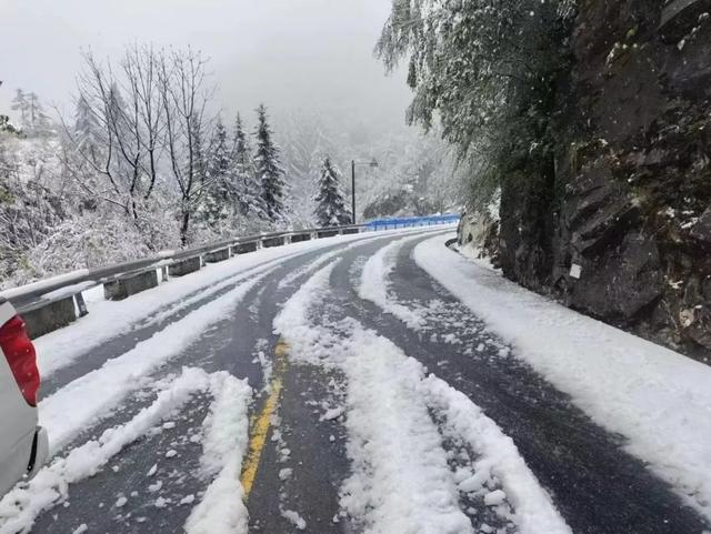 陕西多地下雪了！厚达15厘米！立夏后又穿上秋裤正常吗？专家回应
