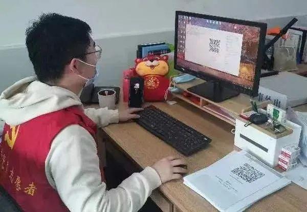 星火成炬，致敬每一道“平凡微光”丨奋斗者•正青春