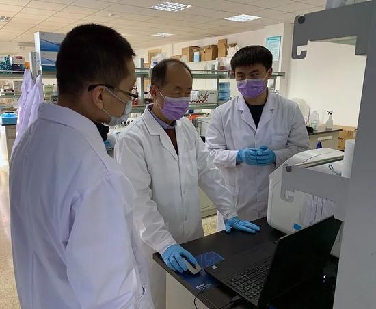 中国科学家发现新冠治疗新药：药物提取自中药活性成分