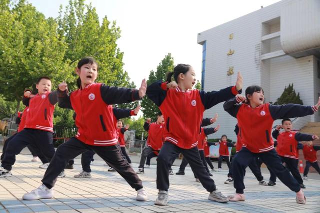 组图｜练起来！看传统武术进校园