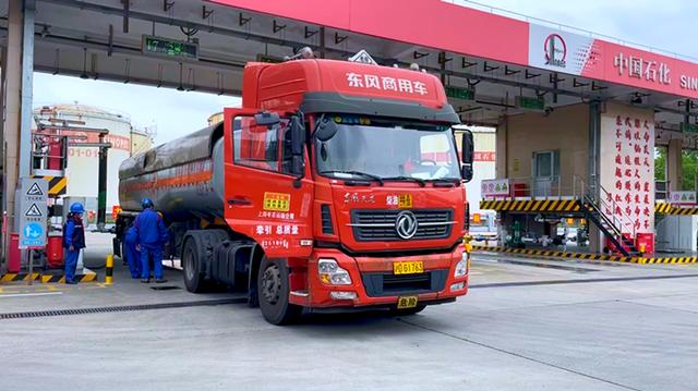 供应综合能源，中国石化上海石油助力复商复市