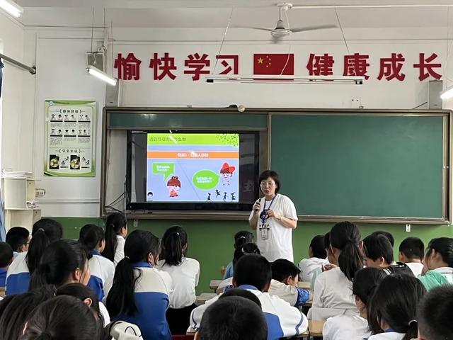 “女童保护”儿童防性侵公益宣讲走进陕西西安阎良区振兴中心小学