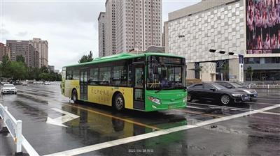 公交车专用车道限时通行（公交车专用道明日启用）(2)