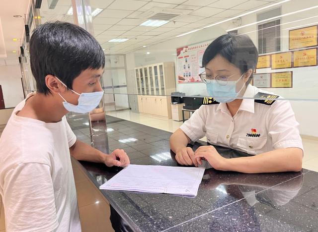 成都海关保税区「海关工作人员」