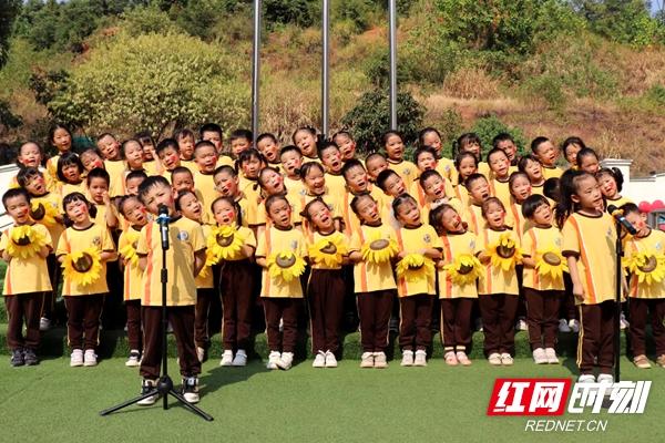 慶國慶 幼兒園73名師生攜手同台演節目 - 天天要聞