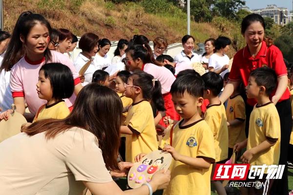 慶國慶 幼兒園73名師生攜手同台演節目 - 天天要聞