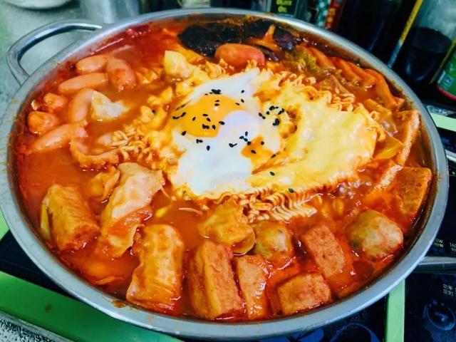 王府井&夢時代兩店通用「喜番韓式料理」69元享部隊火鍋雙人餐 - 天天要聞