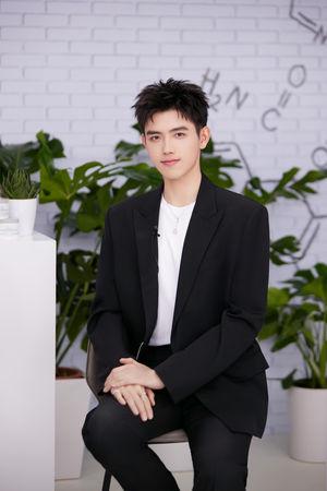 迪麗熱巴最新古裝劇來了！　「變身400年鬼王」跟小8歲陳飛宇談愛 - 