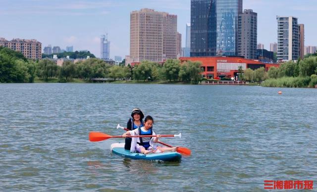50组家庭玩转桨板，“水上环保月”体育湘军进西湖水上基地