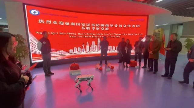 四足巡檢機器人亮相，展視科技助力智慧消防走向國際 - 