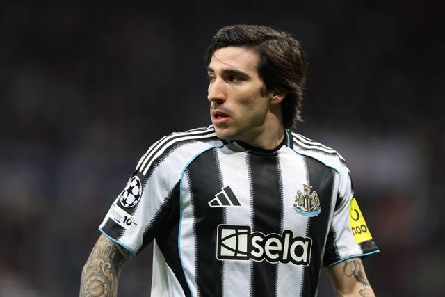 記者：紐卡不準備出售霍爾，托納利、吉馬良斯很難同時離隊