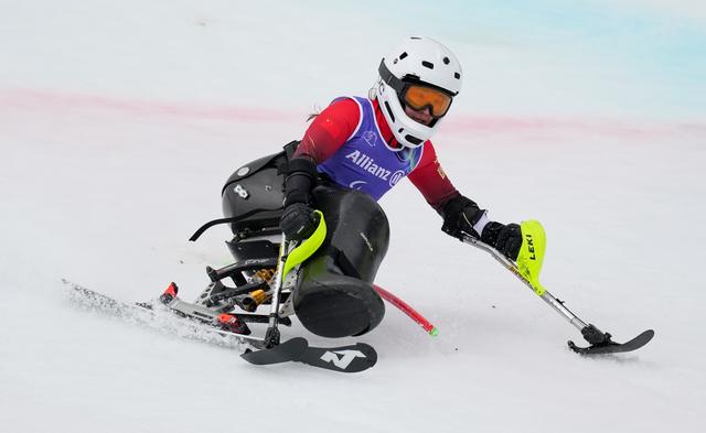 （體育）冬殘奧會——高山滑雪女子迴轉（坐姿）：張雯靜奪冠 - 