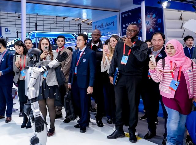 2025全球互聯網人才卓越計劃研修班研學活動在烏鎮舉行 - 