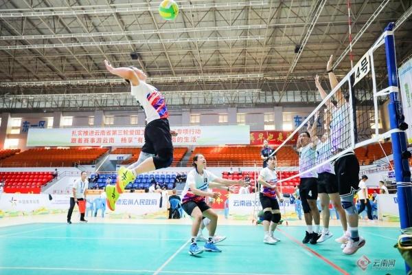2025雲南省邊境幸福村體育嘉年華主題活動混合制氣排球賽圓滿落幕 - 