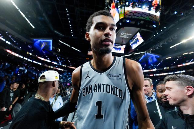 文班甘當綠葉！馬刺眾將合力掀翻雷霆  證明球隊躋身頂尖強隊之列