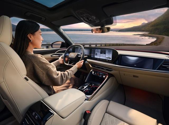 燃油SUV首搭華為乾崑智駕，一汽奧迪Q5L上市