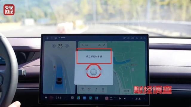 央視曝光所謂“智駕神器”！作弊器騙過系統實現脫手駕駛，使用後汽車多項安全機制失效：闖紅燈、撞柵欄、毀氣囊，存致命風險！ - 