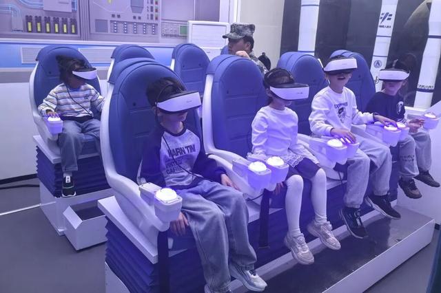 家+書屋｜學逃生、開戰機、探核心艙……“柘”里的少年這樣致敬中國航天 - 