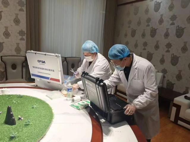 五一護航半馬盛會 平涼市崆峒區市場監管局局所聯動督導賽事安全保障工作 - 