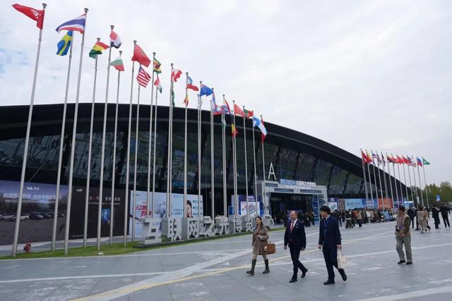 新華社：聚焦人工智能，“互聯網之光”博覽會啟幕 - 