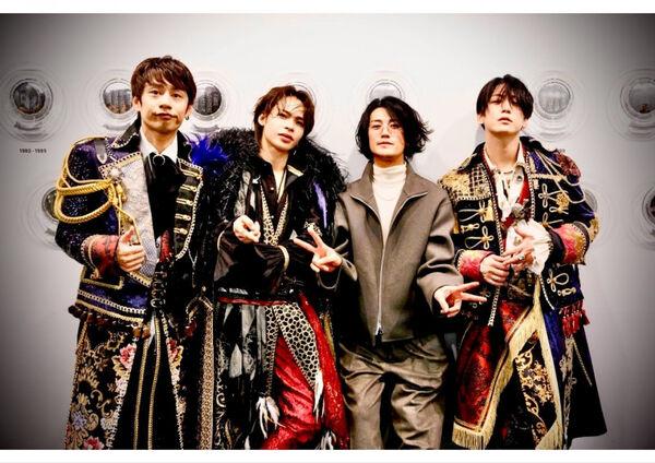 赤西仁驚喜合體龜梨和也！現身KAT-TUN告別演唱會　台下粉絲全哭了