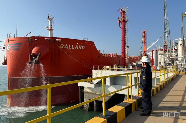 全球最大級CABU船順利靠泊福州港 - 