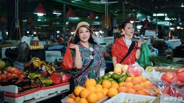 專訪寧靜：00後說我是綜藝咖，我開心得很 - 