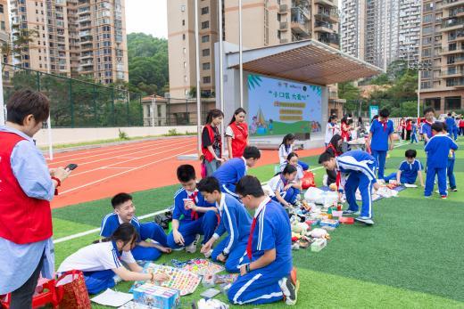 羅湖這堂課火了！把慈善掰成小事，讓善意在孩子心裡紮根 - 