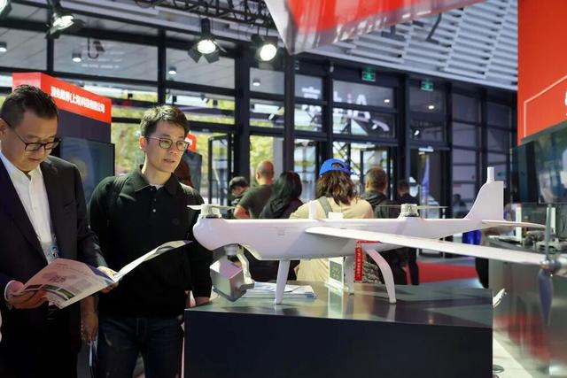 新華社：聚焦人工智能，“互聯網之光”博覽會啟幕 - 