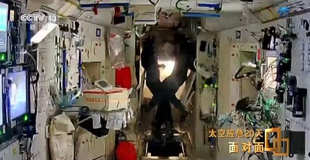 專家：神二十返回艙玻璃裂紋為不足1毫米空間碎片撞擊導致 - 