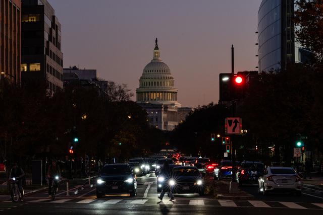 美國政府停擺進入第37天，開始削減40個機場10%航班運營量