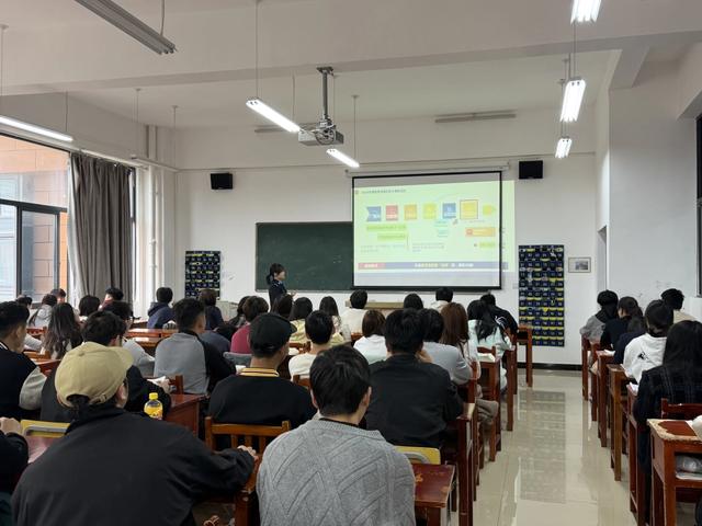 小班化“零距離”反詐！百警進校園為貴安新區高校學子築牢“防火牆” - 