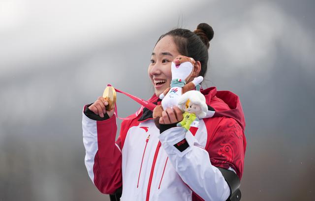 （體育）冬殘奧會——高山滑雪女子迴轉（坐姿）：張雯靜奪冠 - 