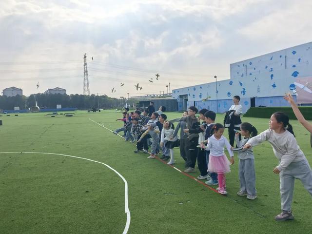 家+書屋｜學逃生、開戰機、探核心艙……“柘”里的少年這樣致敬中國航天 - 