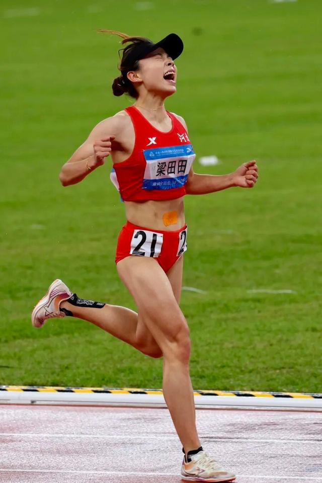 河南姑娘梁田田女子5000米奪冠：一切盡在掌握 - 